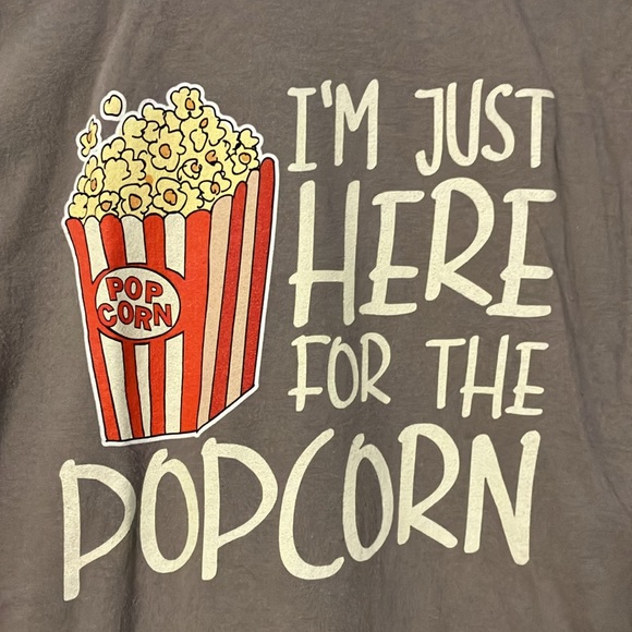 "I'm just here for the popcorn" women's t-shirt size medium, gray - Picture 2 of 3